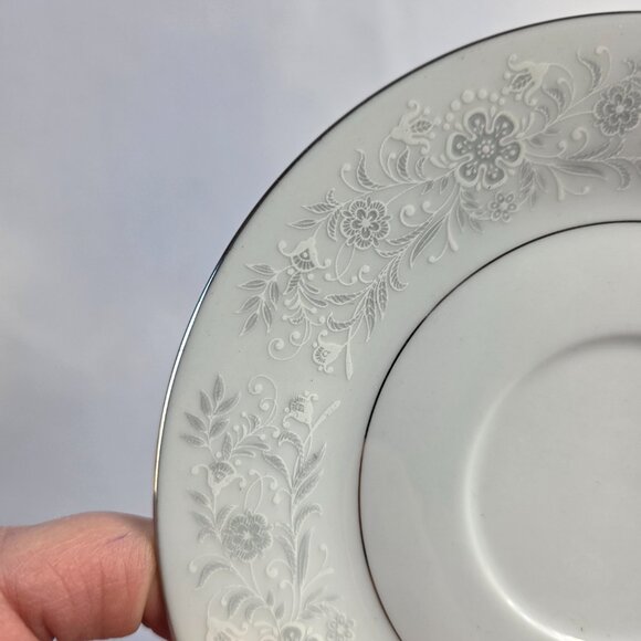 TWO Crown Ming Queen's Lace Cup & Saucer Sets White Flowers Platinum Trim - Picture 13 of 16